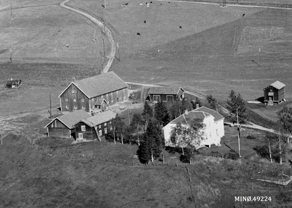 Flyfoto av Tynset prestegård, sept. 1961. 