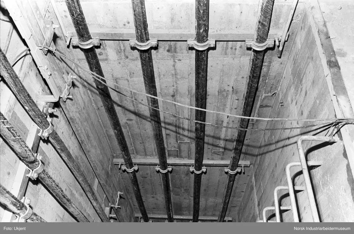 Kabelfester i vanntunnel, Knardalstrand.