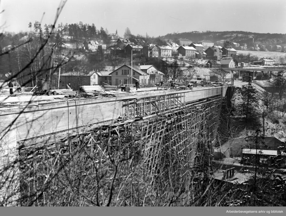 Storbrua i Nydalen under arbeid, november 1954.