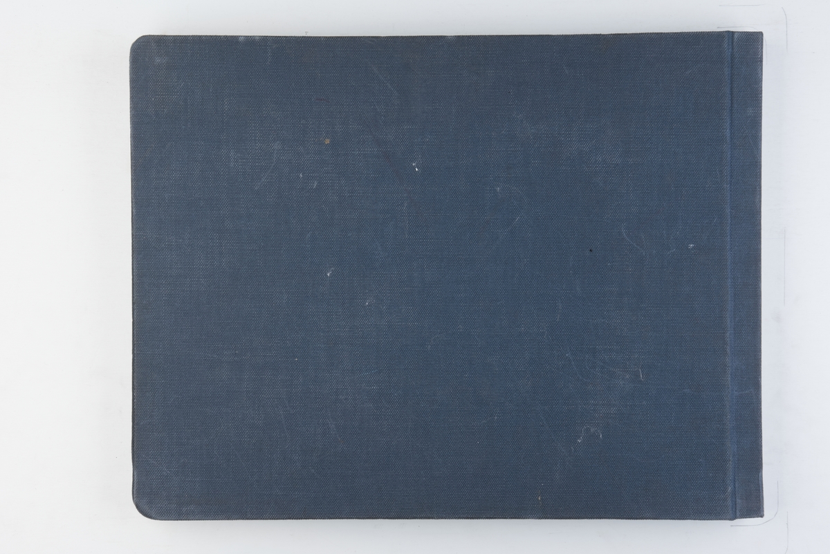 Fotoalbum med fotografier fra S/S Kristianiafjords første tur fra Kristiania til Bergen i 1913. Fotografert og utgitt av Anders Beer Wilse.