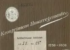 Fotoalbum innehållande dokumentationsbilder från Kronprinsens husarregementes historiska utställning 1758-1908.