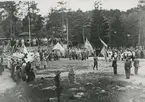 Lottor, Röda Korset och Hemvärnet på parad i Klubbparken.