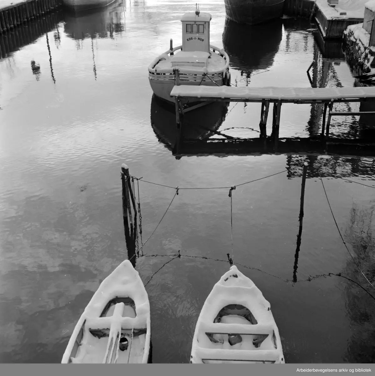 Lysakerelva ved utløpet, vinterstemning. Januar 1959.