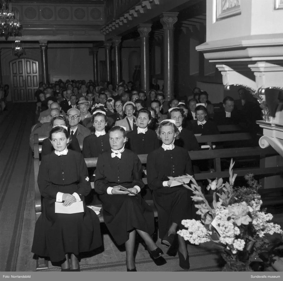 Sjuksköterskeinvigning i Skönsmons kyrka.