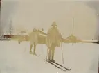 Smålands husarregemente K 4 på skidor, vinterövning i Norrbotten omkring 1910.