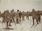 Smålands husarregemente K 4 på skidor, vinterövning i Norrbotten omkring 1910.