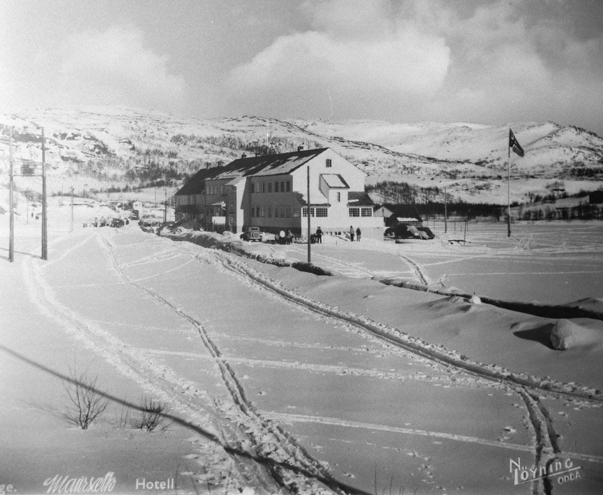 Maurseth Hotell i vinterlandskap.