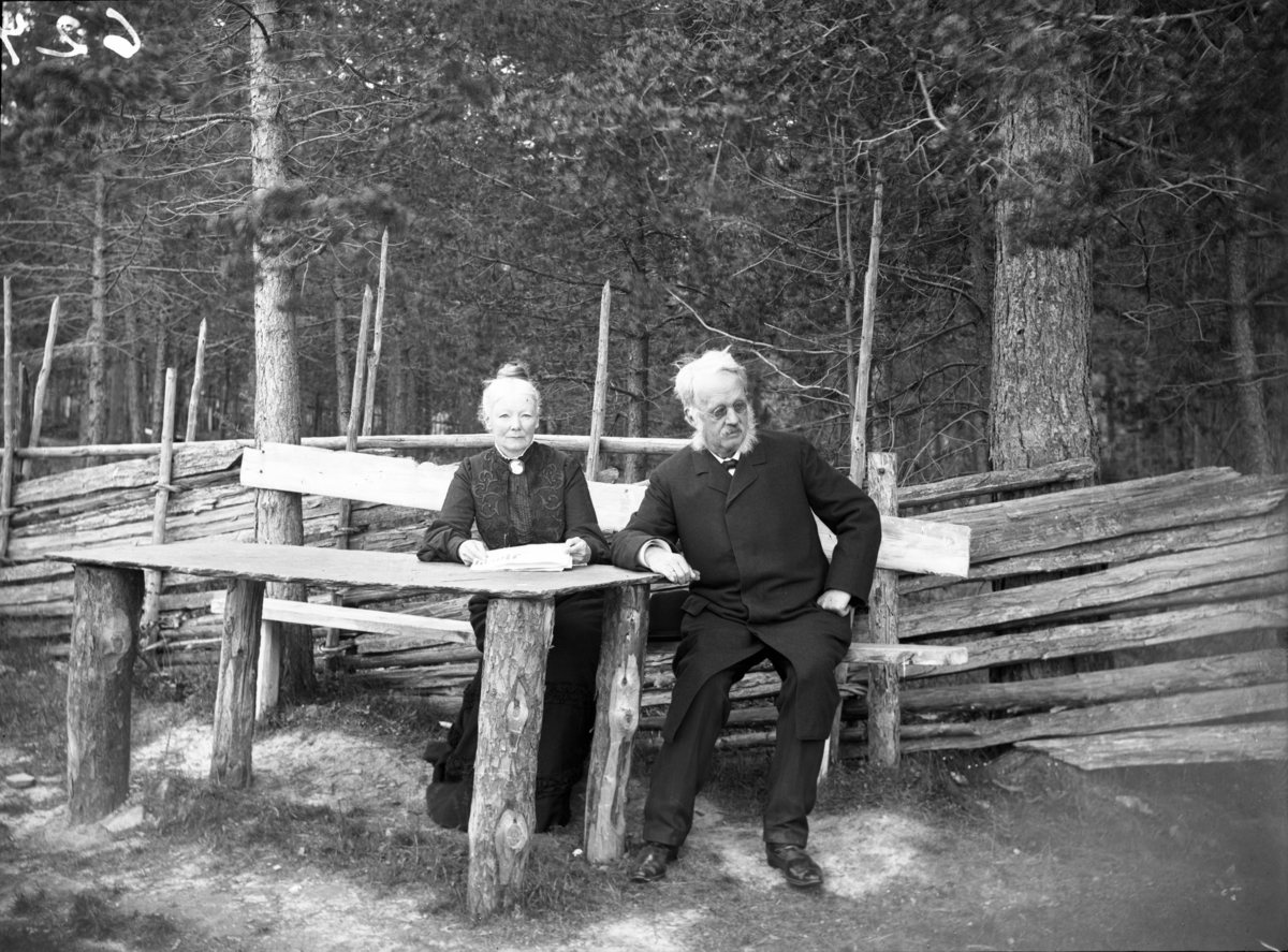 Rikard Berges fotoarkiv. Sophus Bugge og frk. Schreiner. Ant. tatt på Tynnset.