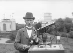 Meteorolog Jonas Westman med meteorologiskt mätinstrument, Uppsala efter 1890