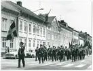 Vänersborg, Drottninggatan. Första maj-tåg.