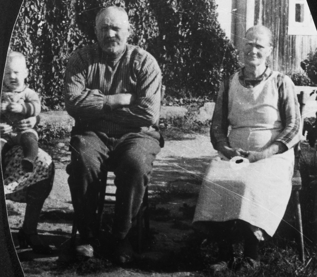 Vestre Sveum (70/6). (Nashaugsveum). Martin (1878-1936) og Eline (f. 1876) Sveum som kjøpte bruket i 1912.
