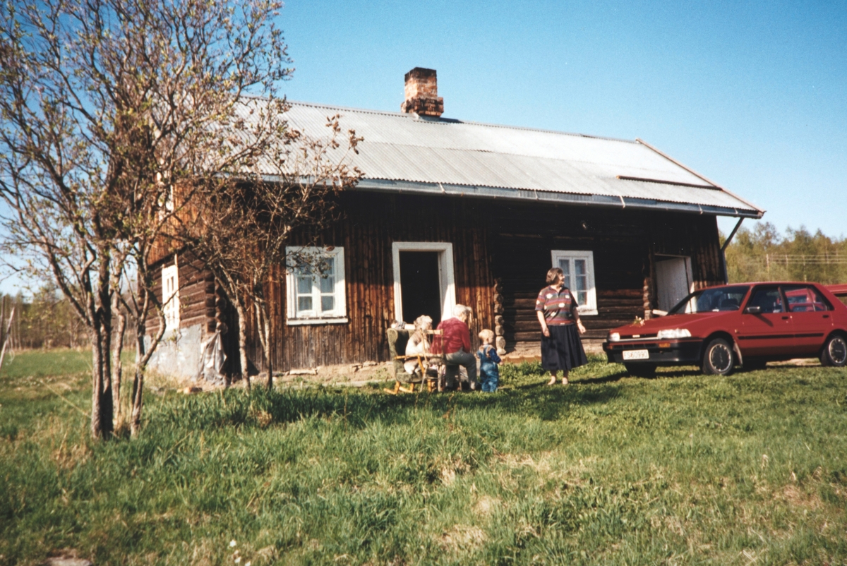 Auksjon i Vestre Sveum (70/6). Fra auksjonen da Leif Sveum solgte eiendommen.
