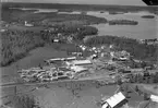 Flygfoto över stationen
Trafikplats anlagd 1915. Tvåvånings stationshus i trä