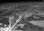 Flygfoto över stationen
Trafikplats anordnad 1903. Stationshus i två våningar i sten. Expeditionslokalerna moderniserades 1948 och samtidigt ombyggdes plattformarna. Mekanisk växelförregling