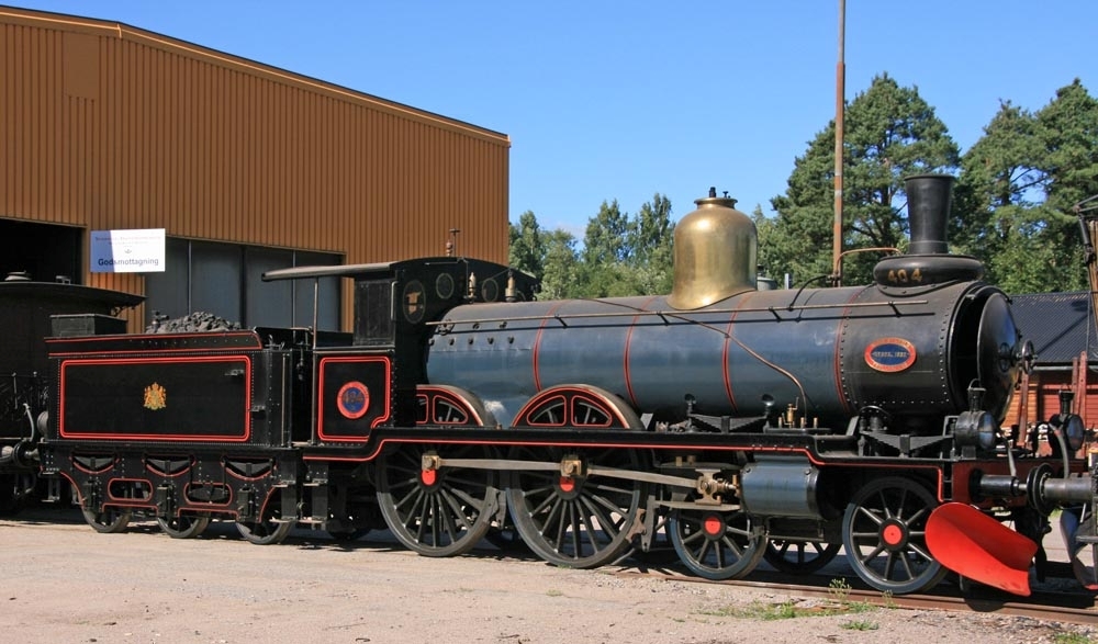 Ånglok Cc 404, tender litt C nr 404.
Tillv. nr. NH 323.
Ångloket är aldrig ombyggt, men ommålat med senare färger 1987.