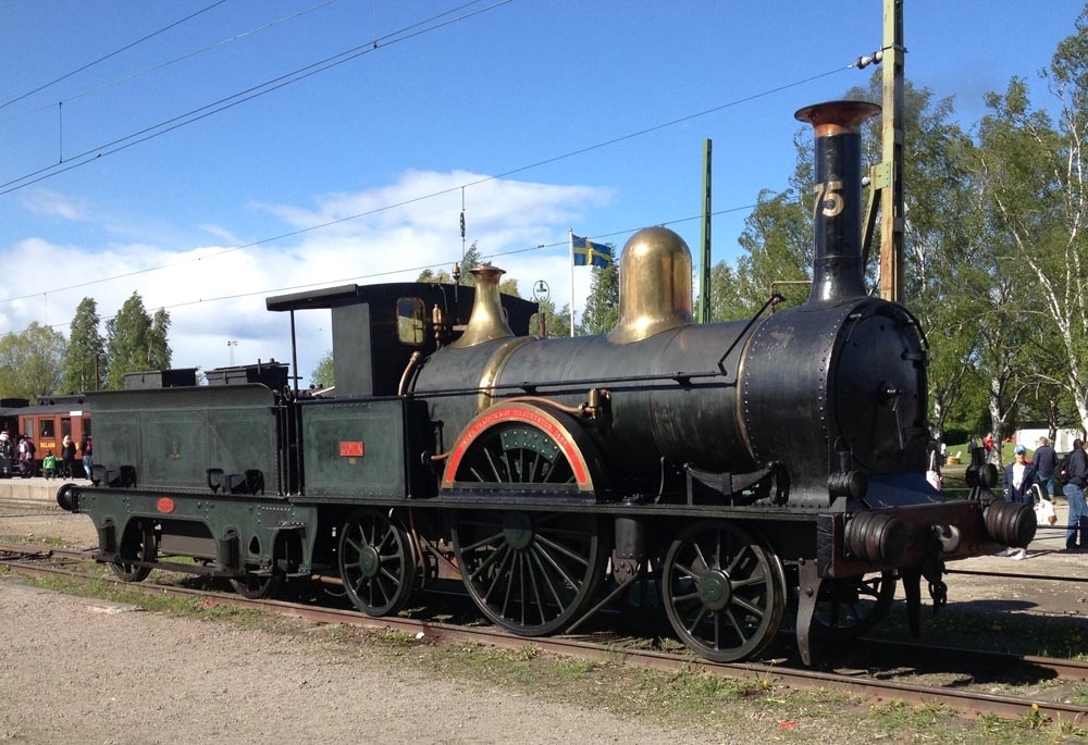 SJ ånglok litt Aa Nr 75, "Göta".
Största tillåtna hastighet: 90 km/h
Bufferttyp: mod. "Ä". Läder med tagelstoppning.
Tender: A nr 63. (kommer från 63, YMER)

Data från Katalog över Statens järnvägars avdelning å Baltiska utställningen i Malmö 1914, Stockholm 1914, s 16:

Cylinderdiameter 381 mm
Slagets längd 508 mm
Drivhjulsdiameter 1874 mm
Effektivt ångtryck 8,5 kg/kvcm
Eldyta total inv. 77,30 kvm
Rostyta 1,30 kvm
Hjulbas 4268 mm
Vikt i tjänst 24,80 ton
Adhesionsvikt 12,00 ton
Dragkraft 2170 kg
Tenderns vikt inklusive fulla förråd bestående av 1,40 ton kol och 5,43 ton vatten 14,28 ton.