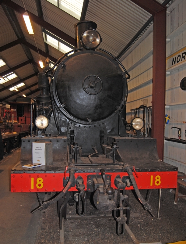 NÖJ nr 18 (f.d. ID SJ N4p 3160), 891 mm. Tillverkarnummer MV 668.
Axelföljd: 1D1.
Dragkraft: 6210 kg.
Vikt: 41,4 ton.
