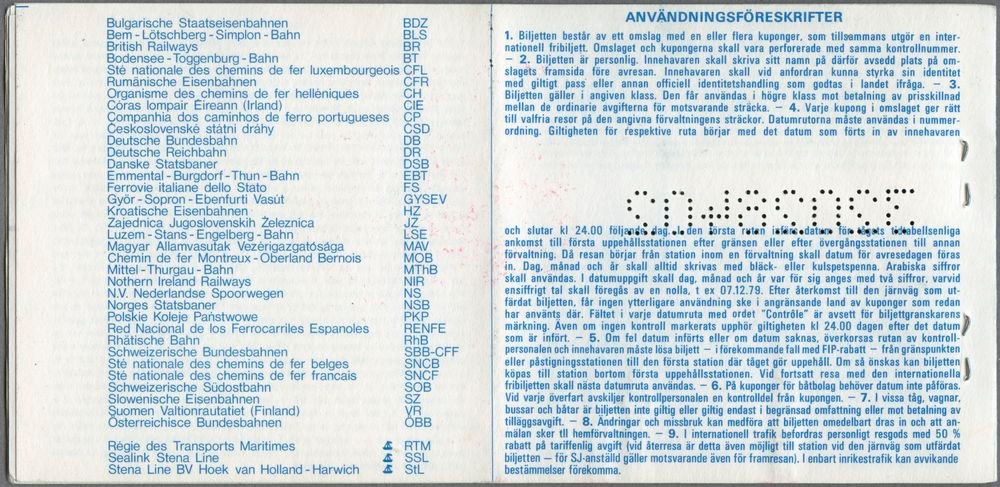 På baksidan av biljetten står texten "Användningsföreskrifter 1.Biljetten består av ett omslag med en eller flera kuponger, som tillsammans utgör en internationell fribiljett. [...]". Det står ytterligare information om reglerna gällande för biljetten på baksidan, informationen finns på flera olika språk på insidan av omslaget och på baksidan av vissa kuponger. Framsidan av omslaget har text på fem olika språk samt SJ loggan och en bild på ett tåg i det övre högra hörnet, i det övre vänstra hörnet är det skrivet med bläck "51". Texten på svenska: 
"Statens Järnvägar
Kontrollnummer 32028402
Tilltalsnamn L O Efternamn Karlsson Signatur
Sista giltighetsdag 10.10.1993
Utfärdande tjänsteställe Statens Järnvägar Personalservice".
Framsidan har även två röda stämplar på olika språk.
Första kupongen gäller för Danske Statsbaner, DSB 1 klass och den är grönmönstrad. Den har fyra rutor som är numrerade 1 - 4 och där kan man fylla i fyra olika giltighetsdagar när man åker med deras tåg. Två av rutorna är ifyllda med datum "180993", "260993" och de är stämplade. Kupongen har även en ruta för vilken järnväg som den gäller för och ruta för kontrollnummer
Andra kupongen gäller för Deutsche Bundesbahn, DB 1 klass och den är grönmönstrad med samma upplägg som den första kupongen. Två rutor är ifyllda med datum "180993", "250993" och de är stämplade.
Tredje kupongen gäller för den Belgiska järnvägen, SNCB - NMBS 1 klass och den är grönmönstrad med samma upplägg som de tidigare kupongerna. Två rutor är ifyllda med datum "190993" och "250993".
Fjärde kupongen gäller för den Franska järnvägen SNCF 1 klass och den har ett ljusgrönt mönster med samma upplägg som de andra kupongerna. Två rutor är ifyllda med datum "190993", "250993" och de är stämplade. Den andra rutan har även 3 små hål.