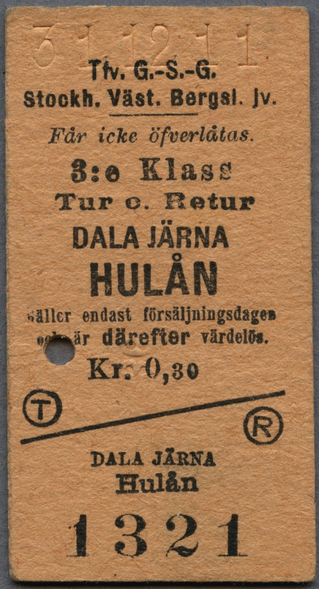 Brun Edmonsonsk biljett med tryckt text i svart:
"Tfv. G.-S.-G.
Stockh. Väst. Bergsl. Jv.
DALA JÄRNA HULÅN Tur o. Retur
3.e Klass Kr 0,30
Får icke öfverlåtas. Gäller endast försäljningsdagen och är därefter värdelös".
Biljetten har datumet "31.12.1911" präglat i överkant. Nedre delen av biljetten har ett stort t, på vänster sida och ett r på höger sida, som står inom svarta cirklar. Det finns ett hål efter en biljettång. När biljettången stansade hålet blev också "36" präglat på baksidan intill hålet. I nederkant står numret "1321".