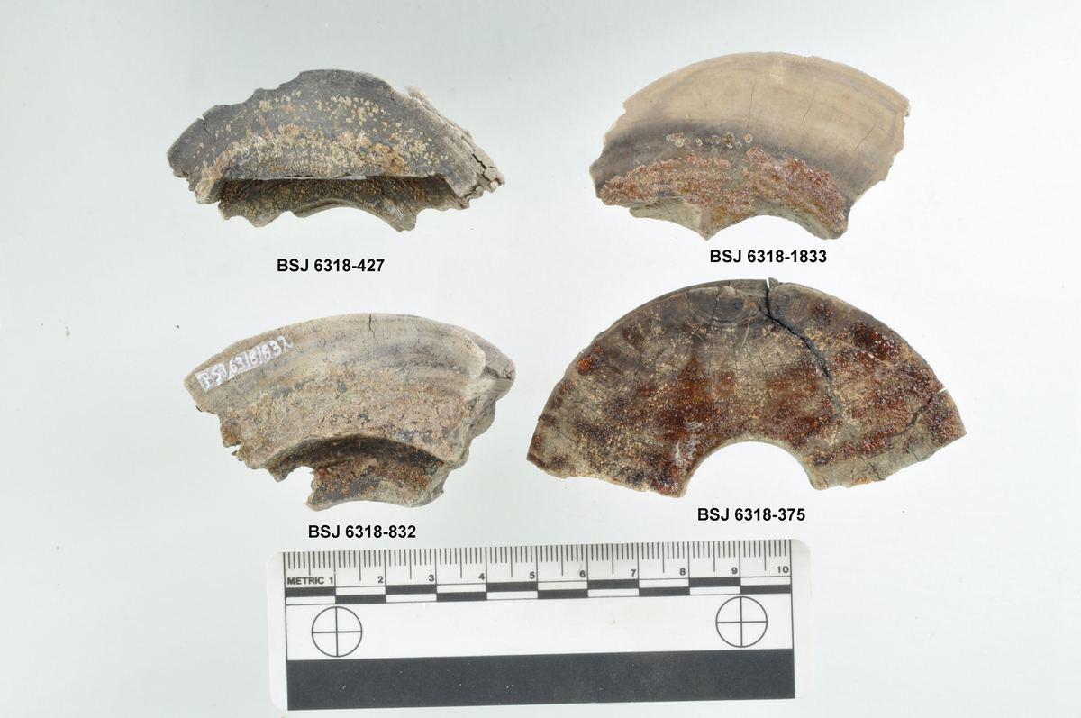 Skipsdel i tre av blokk/talje, funnet i Vågen i Bergen.