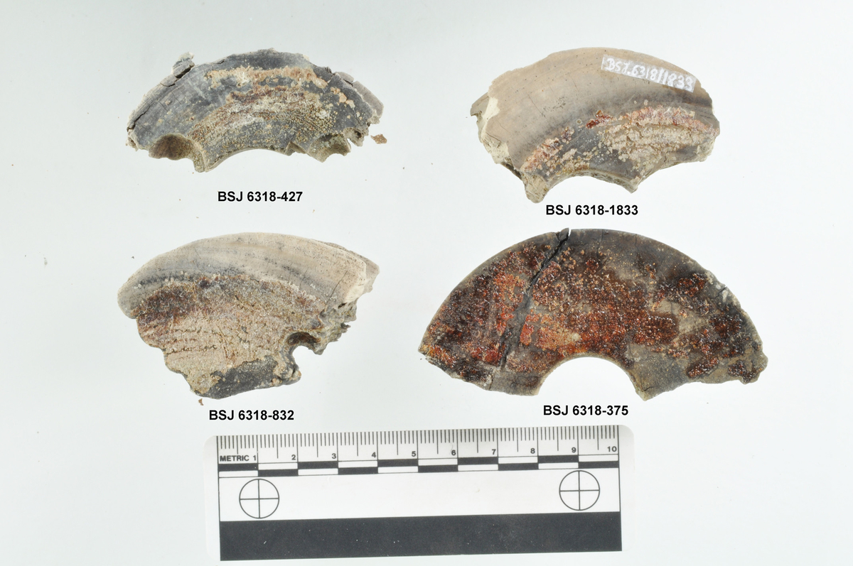 Skipsdel i tre av blokk/talje, funnet i Vågen i Bergen.