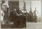 Personalen vid Södra järnvägsstastionen Örebro omkring 1900-1904.