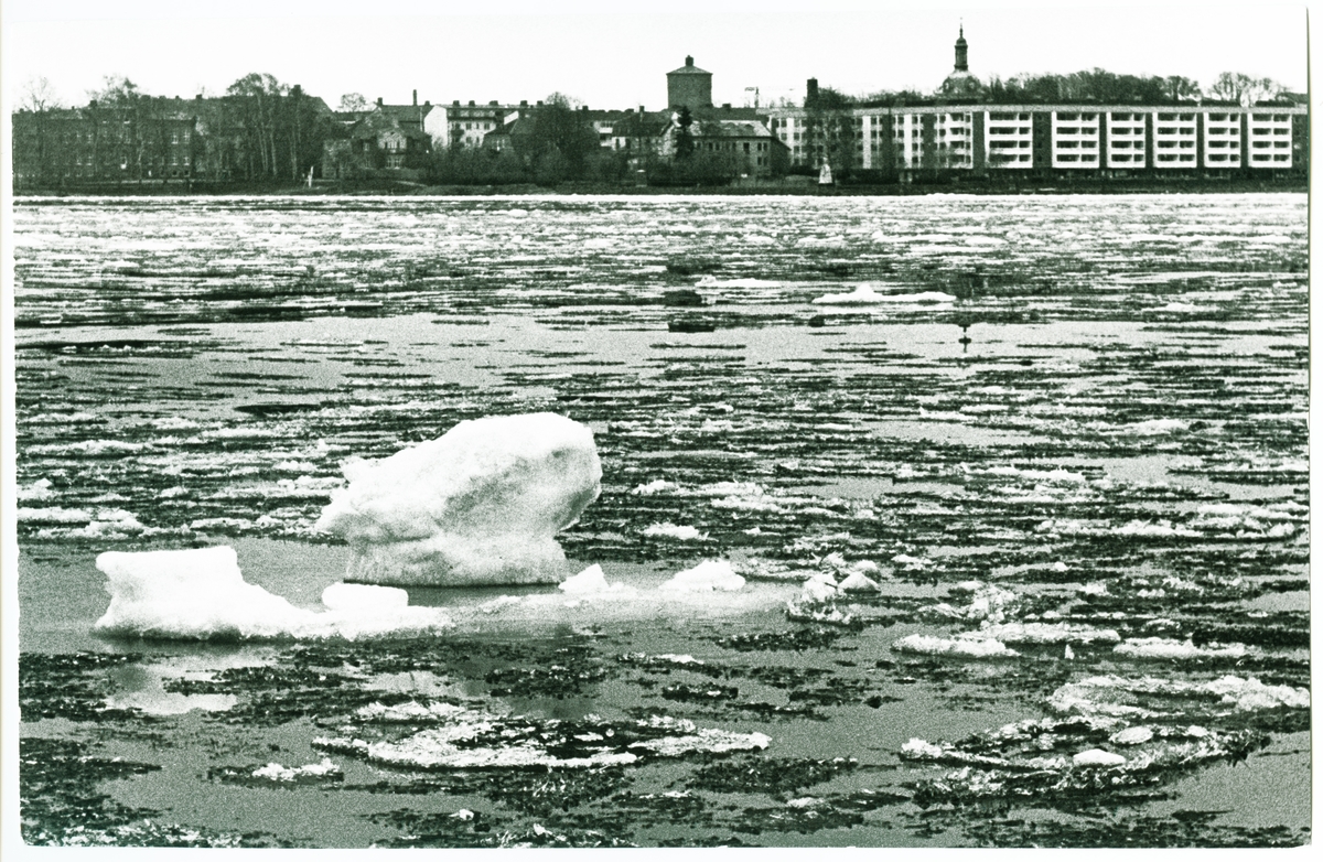 Vy över Vänersborg 17 maj 1985