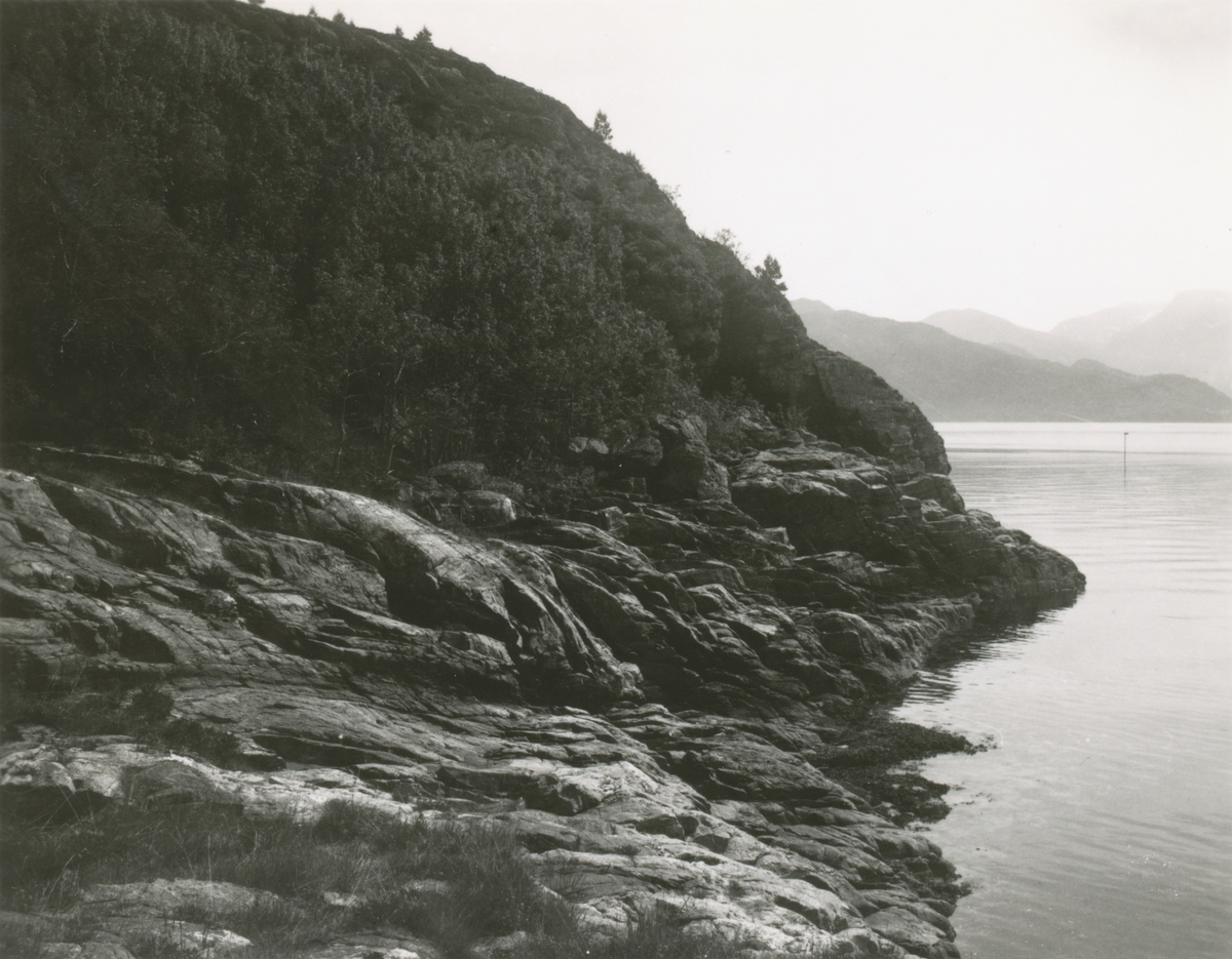 Dokumentasjonsbilder i serie av Kleberhammaren i Nedregota, Ålesund.