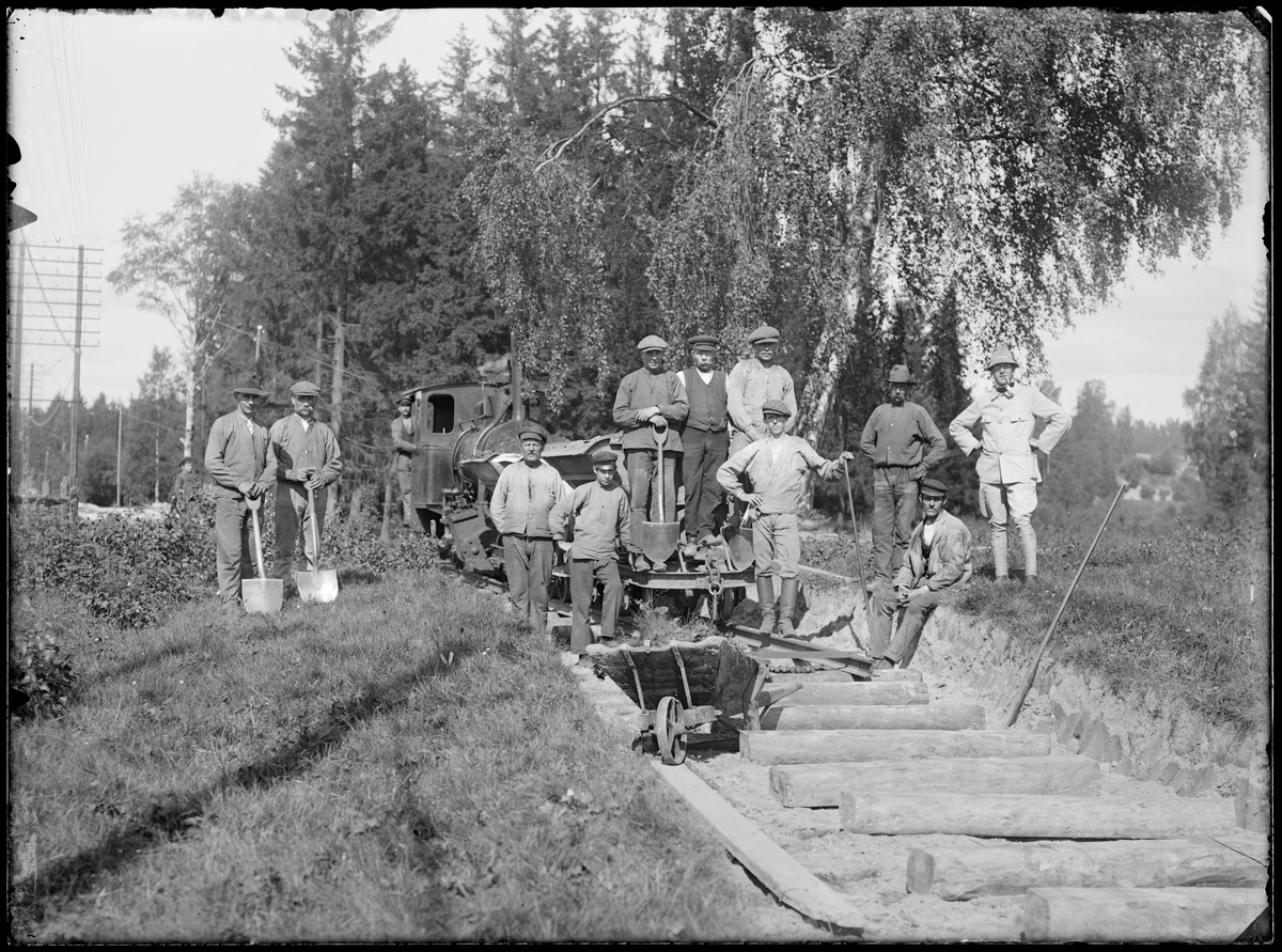 Decauvillejärnväg vid vägbygge mellan Avesta och Krylbo.