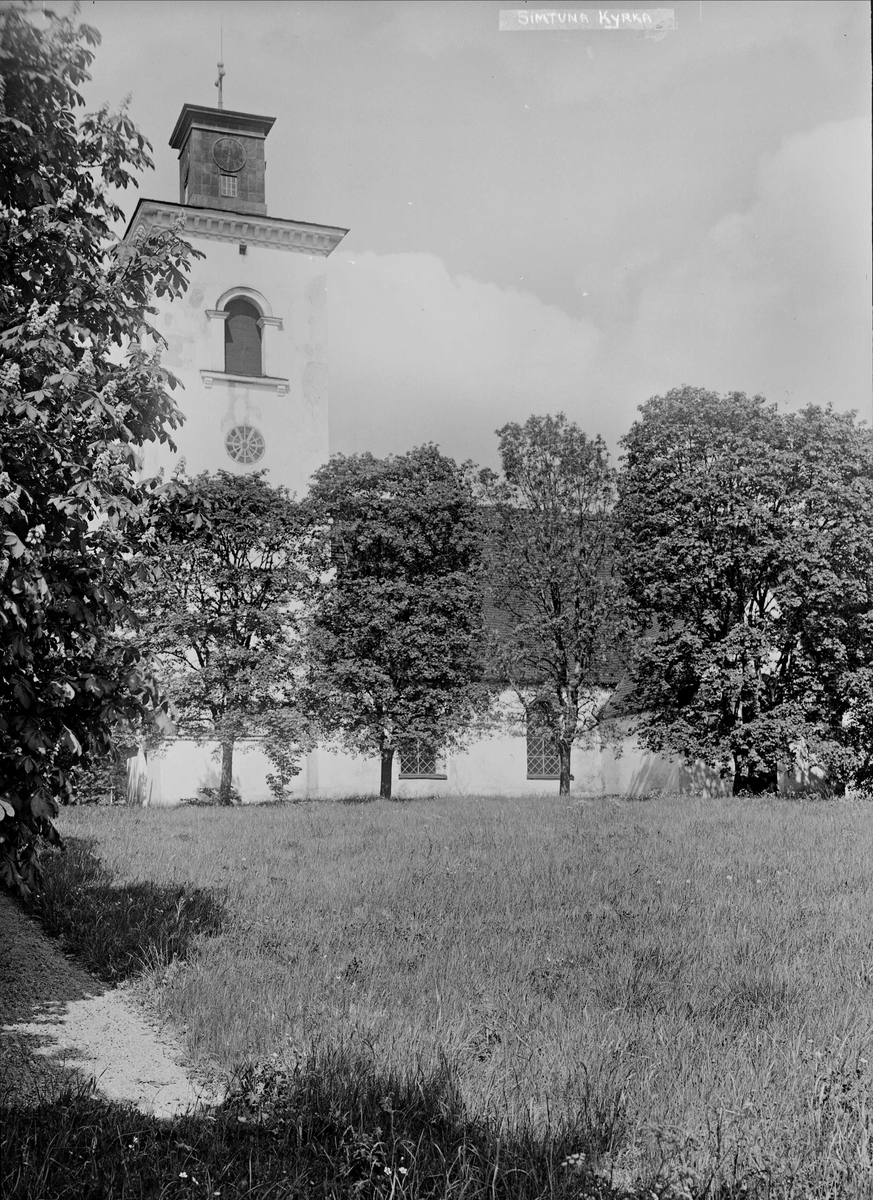 "Simtuna kyrka från kyrkogårds-sidan", Uppland 1920