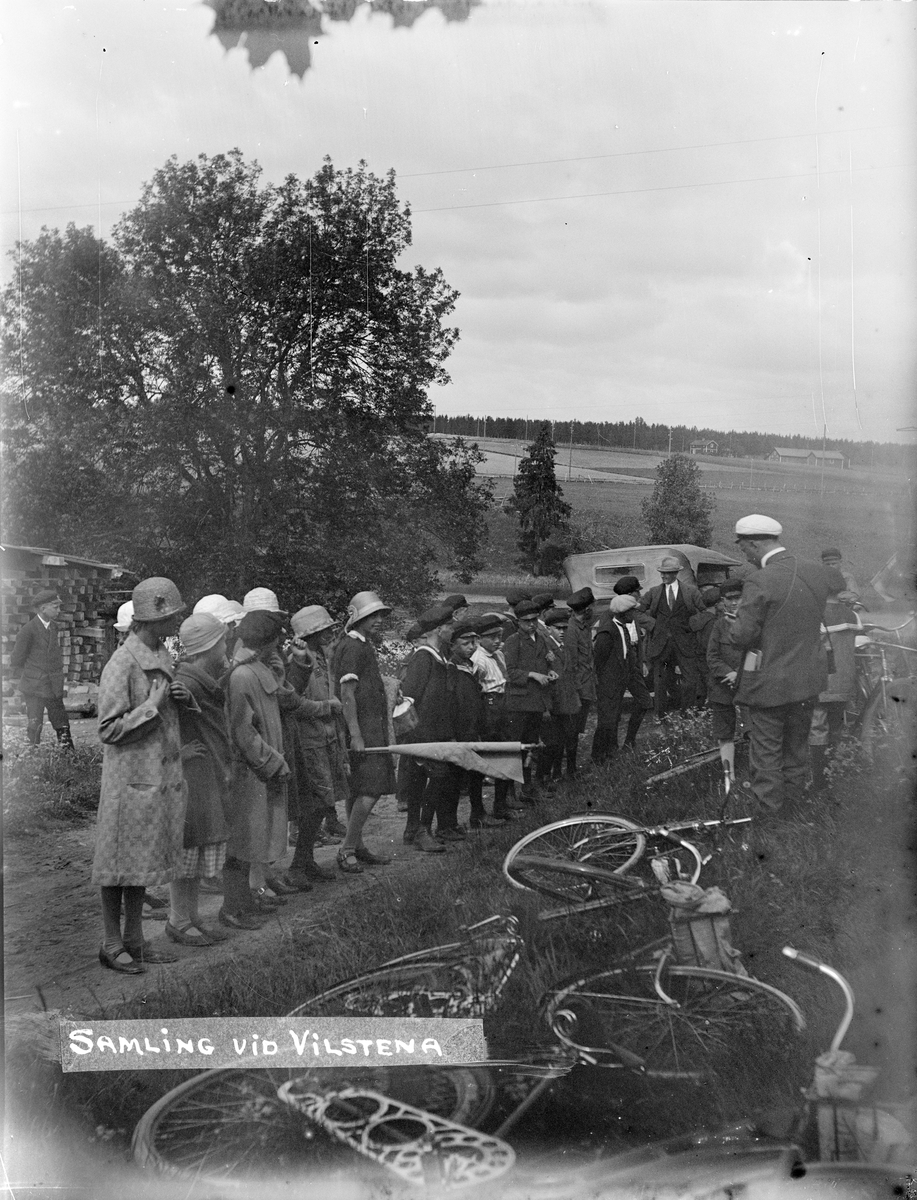 "Från skolutflykten till Nyskottet, samling vid Vilstena Altuna", Uppland 1926