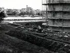 Utgrävning på Kalmar slott, västra vallen. Rapporten om krukkammaren, vallgraven västra vallen och brunnar.