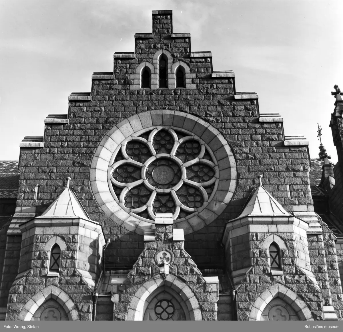 Text till bilden: "Lysekils kyrka, västra korsarmen".
