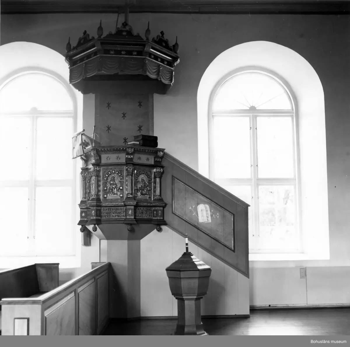 Text till bilden: "Långelanda kyrka. Predikstol från år 1638".
