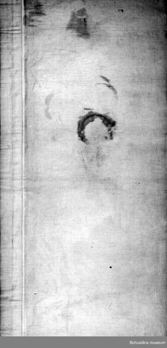 Text till bilden: "T121:b. Valla kyrka. Altarbrun. Före konservering".