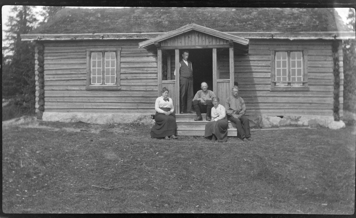 Paradis, tømmerhytte, gruppe 5, ukjente.