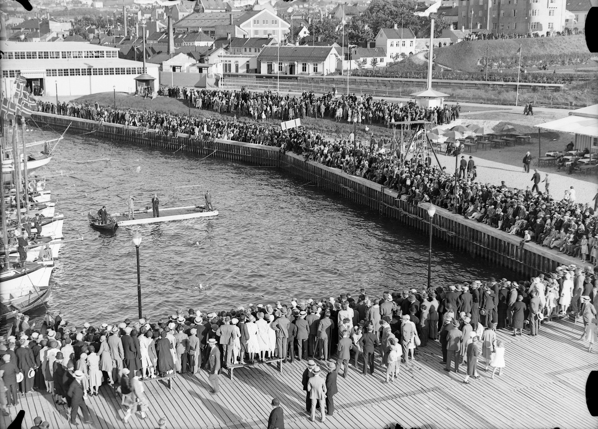 Svømmestevne ved badehusene på Skansenmoloen