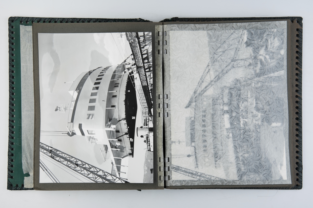 Album med fotografier fra prøveturen av T/T 'Nissho Maru' og fra byggingen av skipet