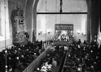 Biskop Tor Andrae och ärkebiskop Erling Eidem förrättar högmässan i samband med firandet av Gamla Uppsala kyrkas 800-årsjubileum