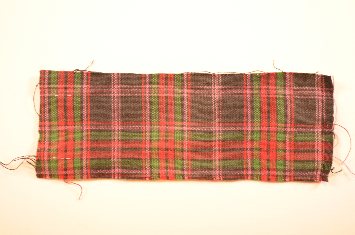 Stoffbitar, seks forskjellige bitar av ruta ulltøy. A, b,c,d,e,f.