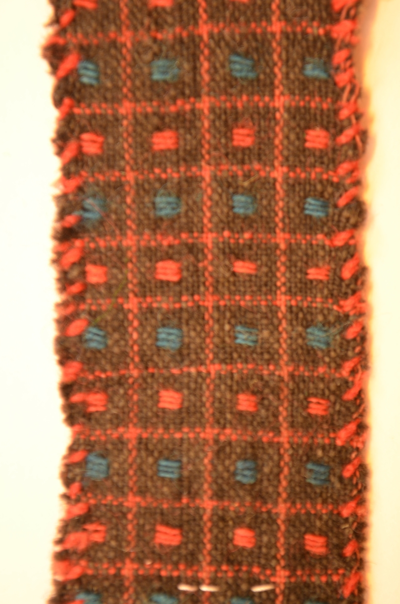 Stoffbitar, seks forskjellige bitar av ruta ulltøy. A, b,c,d,e,f.