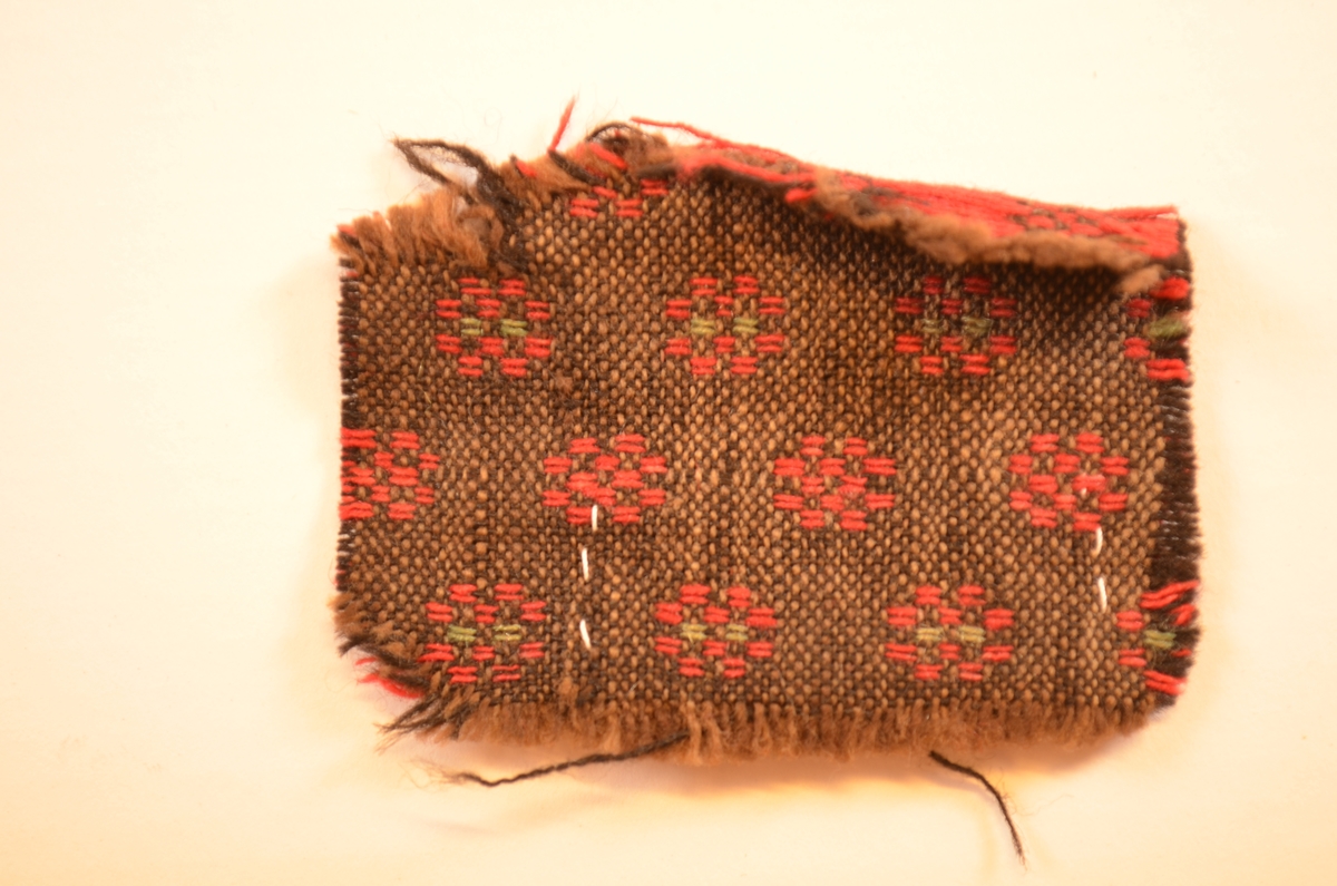 Stoffbitar, seks forskjellige bitar av ruta ulltøy. A, b,c,d,e,f.