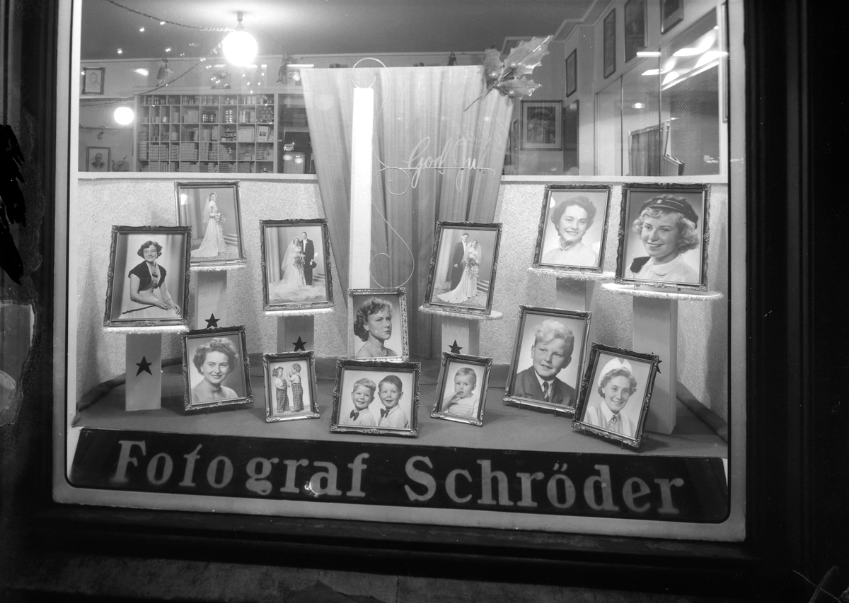 Fotograf Schrøder, utstillingsvindu