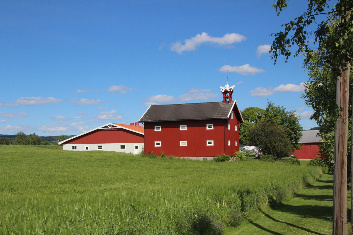 Klokketårn i Sveitserstil på gården Asla i Veldre