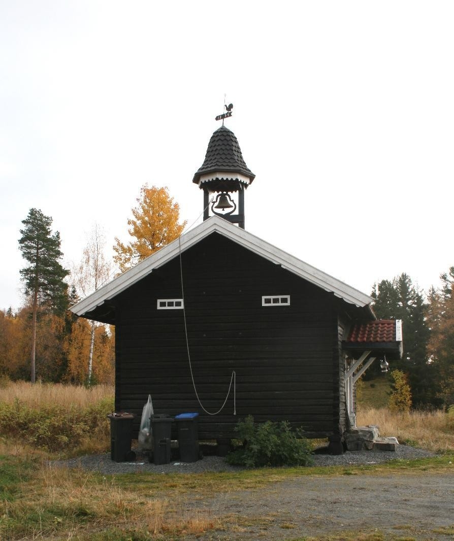 På Kulperud står klokketårnet på stabbuert, høyt og fritt. Dagens klokketårn ble bygget i 2003 da stabburet ble flyttet. På værhanen står det 1874. Om dette er året da selve stabburet eller det gamle tårnet ble bygget vites ikke. Nåværende klokketårn er tekket med spon og har kobberbeslag. Det hjelmformede taket har i utgangspunktet et klassisistisk uttrykk, men med innslag av Sveitserstil. På klokka står innskripsjonene «The Goulds MFG CO – Seneca falls N.Y». 
Om lyden på klokka ble det sagt at fungerte som værvarsel for de omliggende gårdene; var det sønnavær, var det uttrykk for regn, mens nordavær ga håp om høytørk.
Av gamle bilder kan det se ut som det tidligere tårnet var av en enklere art med saltak.