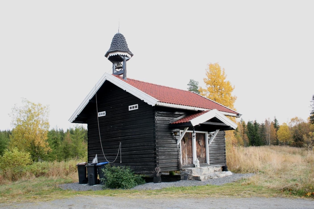 På Kulperud står klokketårnet på stabbuert, høyt og fritt. Dagens klokketårn ble bygget i 2003 da stabburet ble flyttet. På værhanen står det 1874. Om dette er året da selve stabburet eller det gamle tårnet ble bygget vites ikke. Nåværende klokketårn er tekket med spon og har kobberbeslag. Det hjelmformede taket har i utgangspunktet et klassisistisk uttrykk, men med innslag av Sveitserstil. På klokka står innskripsjonene «The Goulds MFG CO – Seneca falls N.Y». 
Om lyden på klokka ble det sagt at fungerte som værvarsel for de omliggende gårdene; var det sønnavær, var det uttrykk for regn, mens nordavær ga håp om høytørk.
Av gamle bilder kan det se ut som det tidligere tårnet var av en enklere art med saltak.