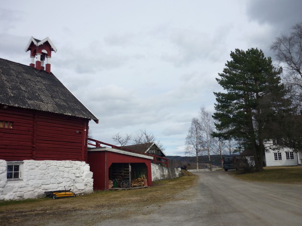 Klokketårnet på Myhr. Kryssformet saltak. Sveitserstil.