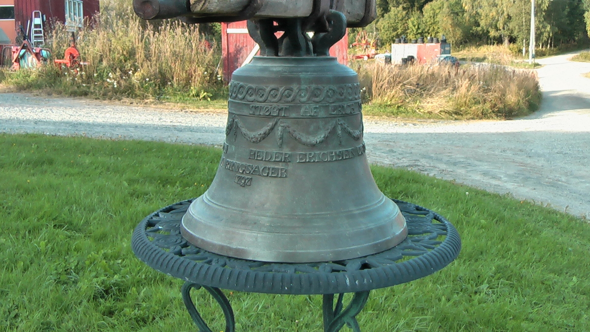 Klokketårnet på Åsen nedre fra 1990. Åsmarka, Ringsaker.