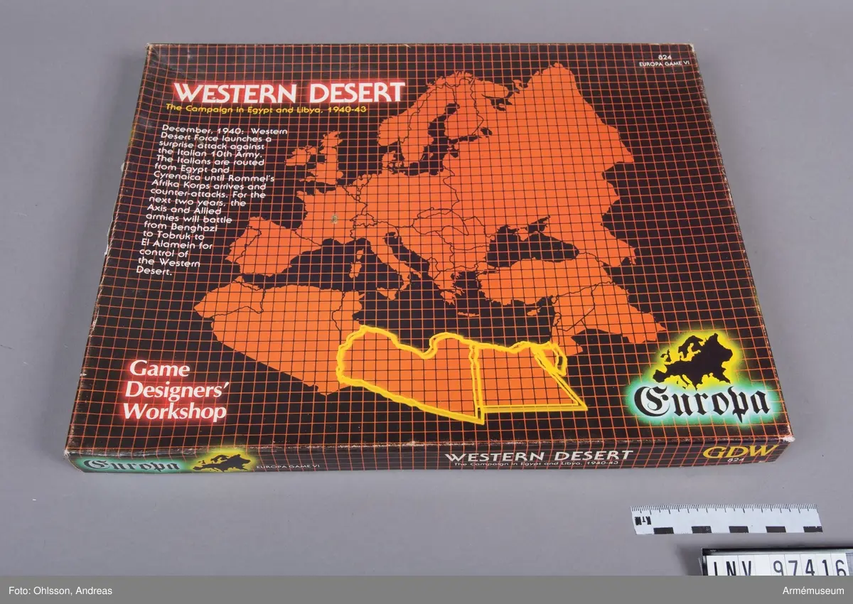 Spelet består av en tvådelad karta över delar av Afrika och Mellanöstern med hexagonmönster, tre plastpåsar med sammanlagt cirka 500 spelmarkeringar i form av små pappkvadrater i grönt, blått, vitt, svart, beige, rött och brunt med olika siffror, bokstäver och symboler, samt några häften och lösa blad med spelinstruktioner, tabeller och diagram. Dessutom innehåller kartongen ett kuvert märkt "Africa Orientale" med ytterligare en karta över Afrika samt extra spelmarkeringar och häften med spelinstruktioner.
