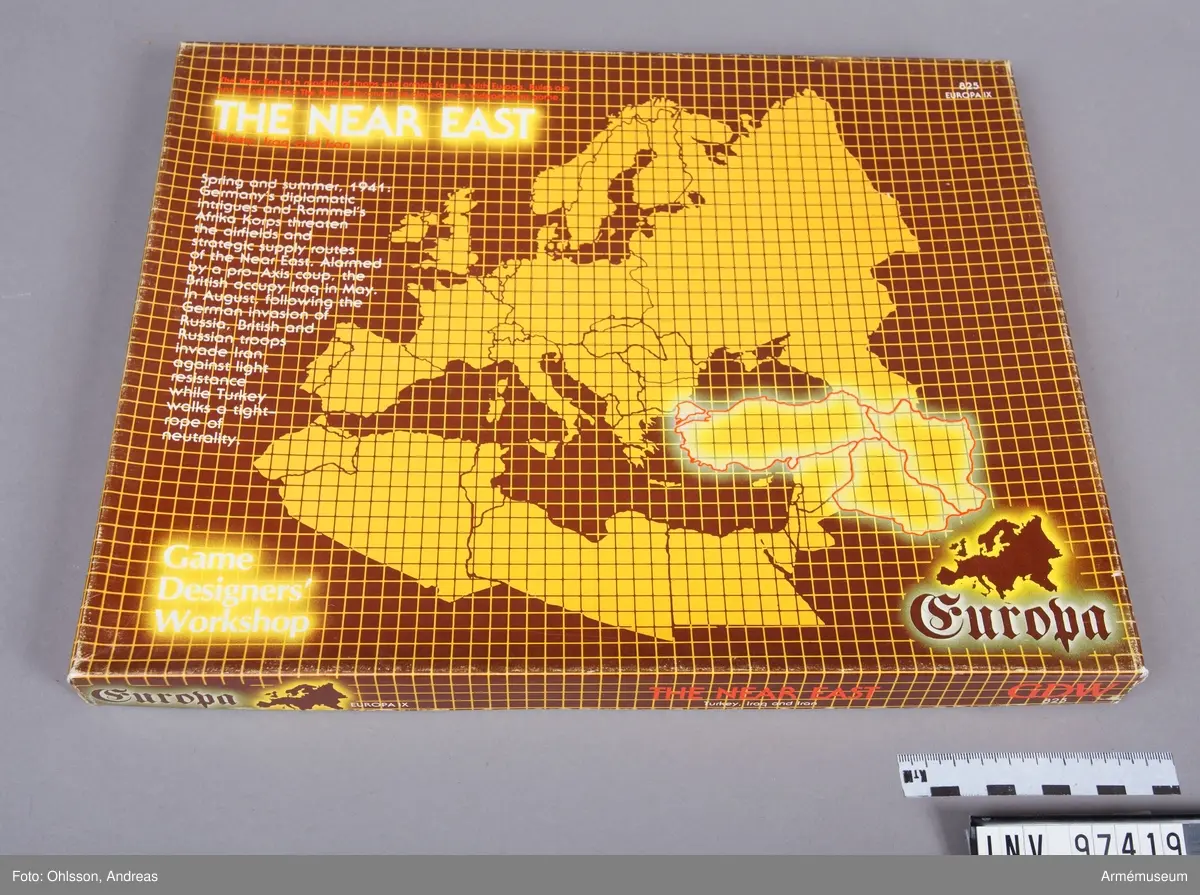 Spelet består av en tredelad karta över Mellanöstern och delar av Medelhavet med hexagonmönster, en karta med cirka 100 spelmarkeringar i form av små pappkvadrater i grönt, lila, vitt och beige med olika siffror, bokstäver och symboler, samt ett par häften och lösa blad med spelinstruktioner, tabeller och diagram.